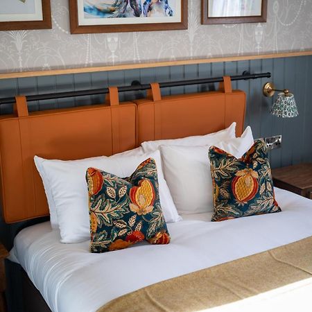 Ely Hotel By Chef & Brewer Collection キャンバリー エクステリア 写真