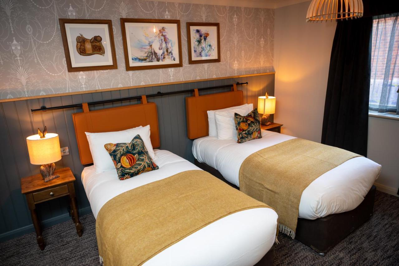 Ely Hotel By Chef & Brewer Collection キャンバリー エクステリア 写真