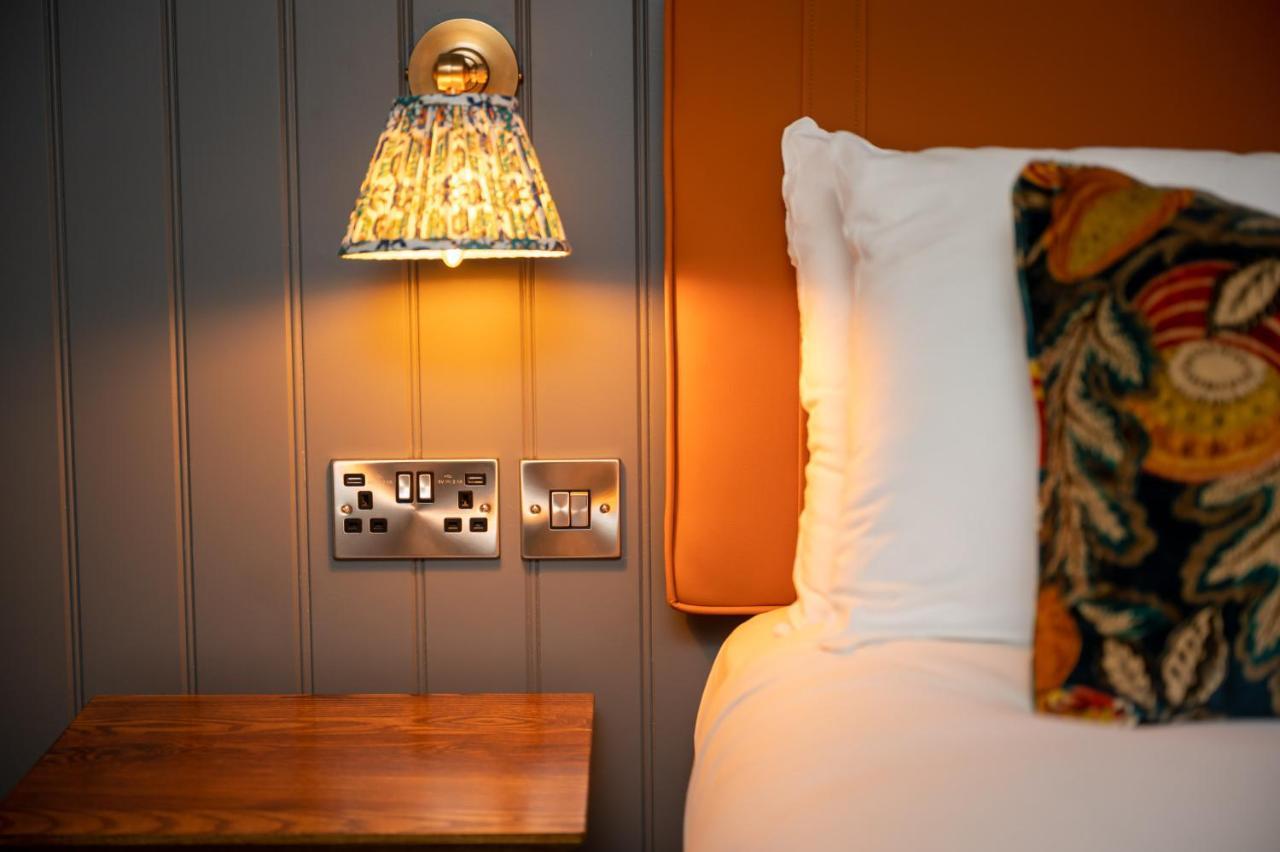 Ely Hotel By Chef & Brewer Collection キャンバリー エクステリア 写真