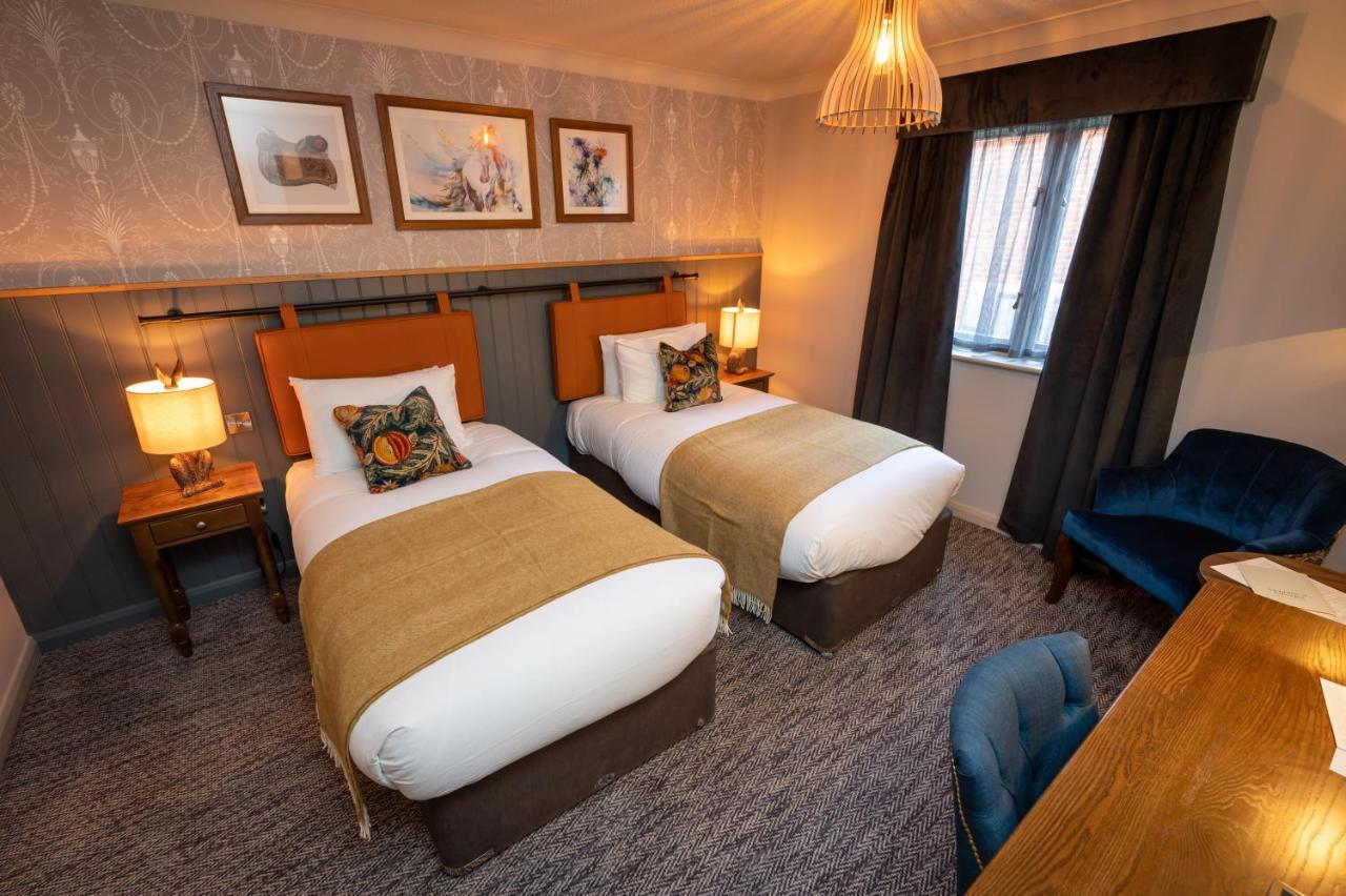 Ely Hotel By Chef & Brewer Collection キャンバリー エクステリア 写真